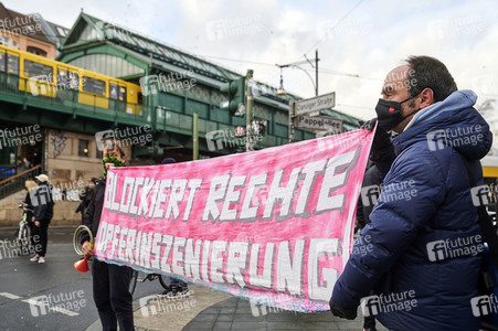 Schweigemarsch gegen Coronamaßnahmen in Berlin