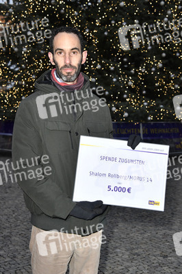 Einschalten der Weihnachtsbaumbeleuchtung am Brandenburger Tor in Berlin