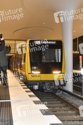 Eröffnung der U5-Neubaustrecke in Berlin