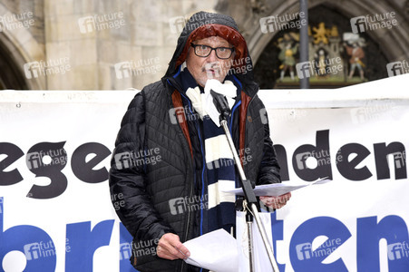 Kundgebung zum bundesweiten Aktionstag gegen Aufrüstung und Krieg in München