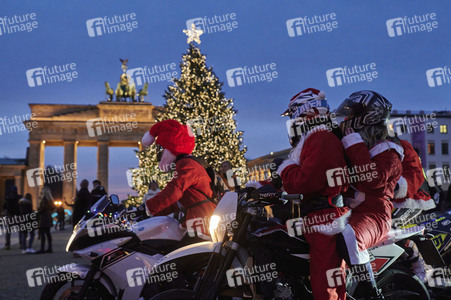Weihnachtsbeleuchtung am Brandenburger Tor in Berlin