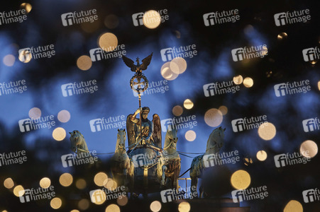 Weihnachtsbeleuchtung am Brandenburger Tor in Berlin