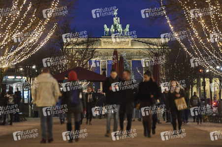 Weihnachtsbeleuchtung am Brandenburger Tor in Berlin