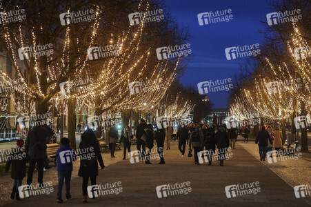 Weihnachtsbeleuchtung am Brandenburger Tor in Berlin