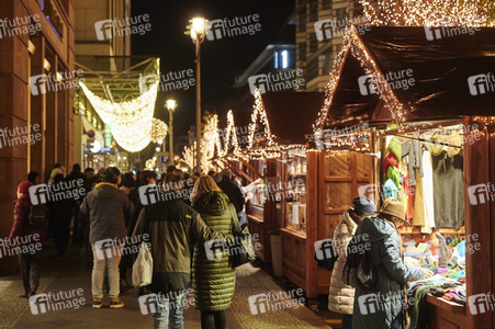 Weihnachtsbuden auf der Friedrichstraße in Berlin