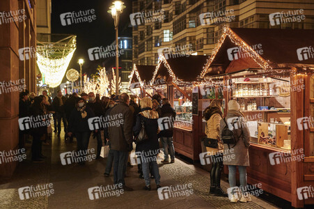 Weihnachtsbuden auf der Friedrichstraße in Berlin