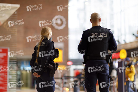 Symbolfoto Maskenkontrolle