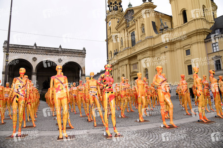 Kunst-Installation 'Broken' in München