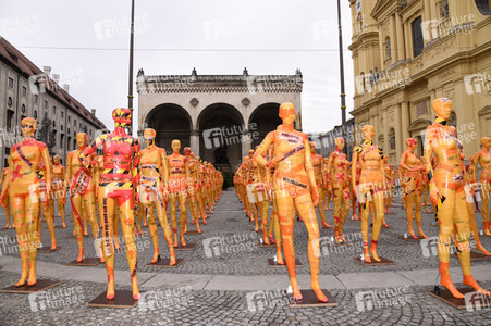 Kunst-Installation 'Broken' in München