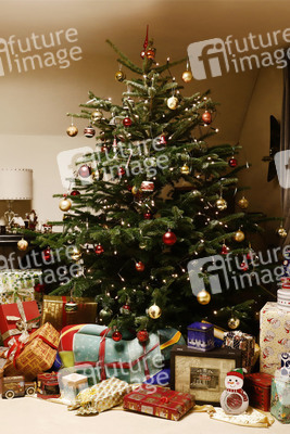 Dany Michalski mit Bodypainting-Geschenkpaket in Einbeck