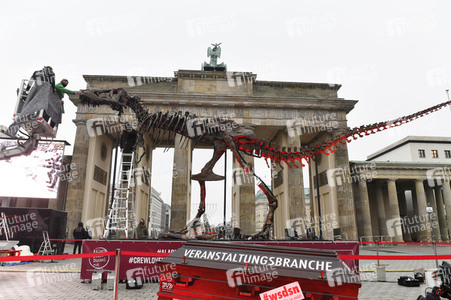 Mahnwache vom Aktionsbündnis 'Alarmstufe Dunkelrot' in Berlin