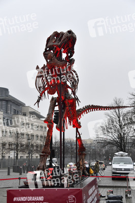 Mahnwache vom Aktionsbündnis 'Alarmstufe Dunkelrot' in Berlin