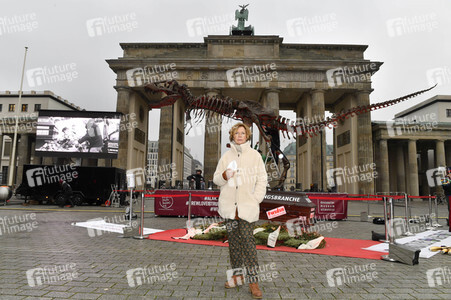 Mahnwache vom Aktionsbündnis 'Alarmstufe Dunkelrot' in Berlin