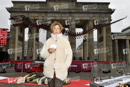 Mahnwache vom Aktionsbündnis 'Alarmstufe Dunkelrot' in Berlin