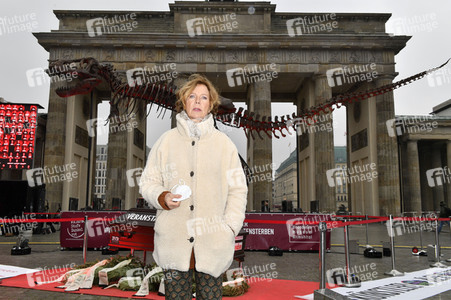 Mahnwache vom Aktionsbündnis 'Alarmstufe Dunkelrot' in Berlin