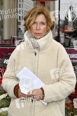 Mahnwache vom Aktionsbündnis 'Alarmstufe Dunkelrot' in Berlin