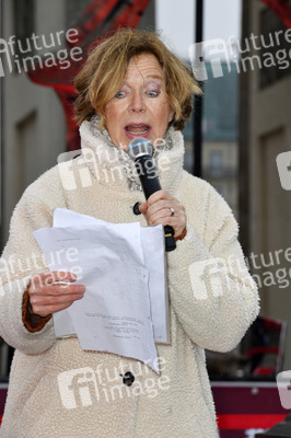 Mahnwache vom Aktionsbündnis 'Alarmstufe Dunkelrot' in Berlin