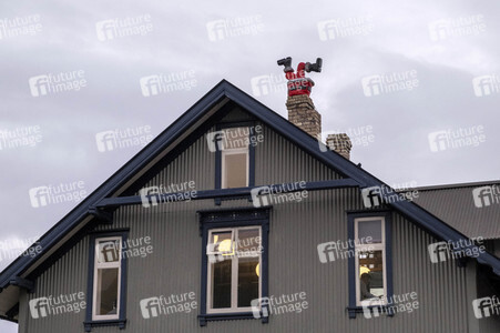Weihnachtmann im Schornstein in Reykjavik