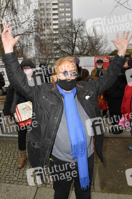 Frank Zander unterstützt Caritas-Foodtruck in Berlin