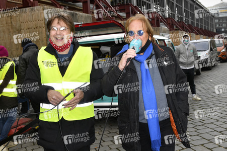 Frank Zander unterstützt Caritas-Foodtruck in Berlin