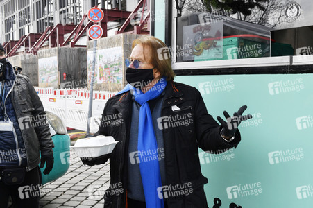 Frank Zander unterstützt Caritas-Foodtruck in Berlin