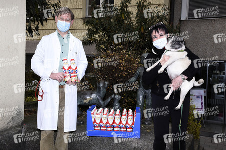 Schokonikolaus-Aktion mit Uschi Ackermann in München