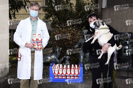 Schokonikolaus-Aktion mit Uschi Ackermann in München