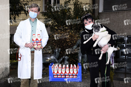 Schokonikolaus-Aktion mit Uschi Ackermann in München