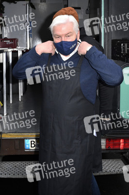 Frank Zander und Prominente unterstützen Caritas-Foodtruck in Berlin