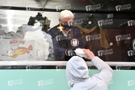 Frank Zander und Prominente unterstützen Caritas-Foodtruck in Berlin