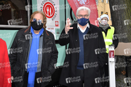 Frank Zander und Prominente unterstützen Caritas-Foodtruck in Berlin