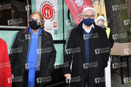 Frank Zander und Prominente unterstützen Caritas-Foodtruck in Berlin