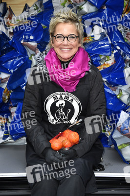 Frank Zander und Prominente unterstützen Caritas-Foodtruck in Berlin