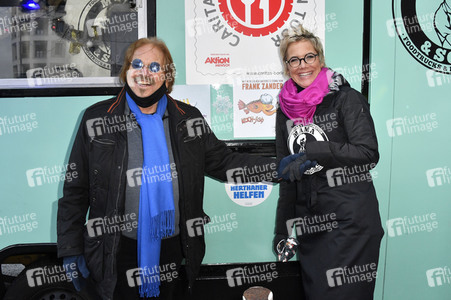 Frank Zander und Prominente unterstützen Caritas-Foodtruck in Berlin