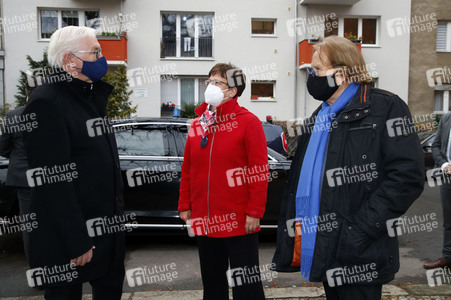 Frank Zander und Prominente unterstützen Caritas-Foodtruck in Berlin