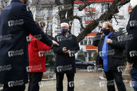 Frank Zander und Prominente unterstützen Caritas-Foodtruck in Berlin