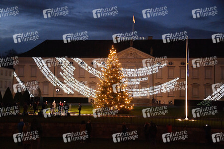 Lichtinstallation 'Lichtblicke' am Schloss Bellevue in Berlin
