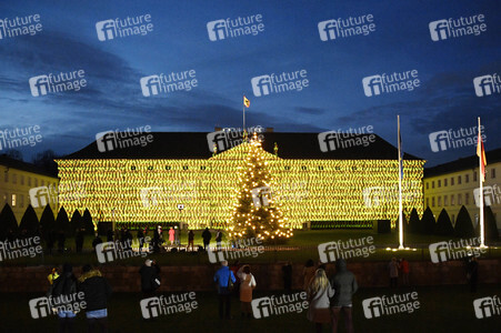 Lichtinstallation 'Lichtblicke' am Schloss Bellevue in Berlin