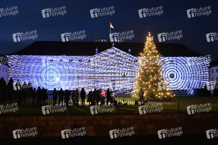 Lichtinstallation 'Lichtblicke' am Schloss Bellevue in Berlin