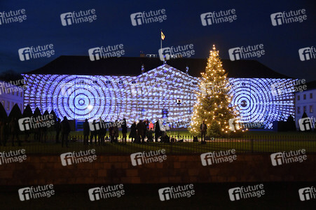 Lichtinstallation 'Lichtblicke' am Schloss Bellevue in Berlin