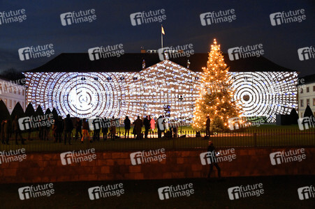 Lichtinstallation 'Lichtblicke' am Schloss Bellevue in Berlin