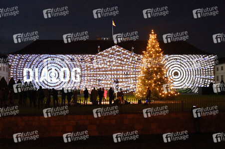 Lichtinstallation 'Lichtblicke' am Schloss Bellevue in Berlin