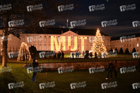 Lichtinstallation 'Lichtblicke' am Schloss Bellevue in Berlin