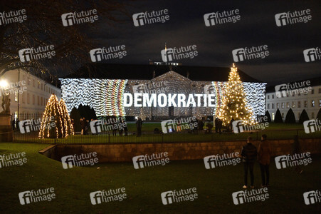 Lichtinstallation 'Lichtblicke' am Schloss Bellevue in Berlin