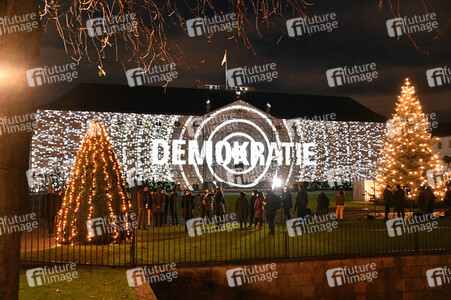 Lichtinstallation 'Lichtblicke' am Schloss Bellevue in Berlin