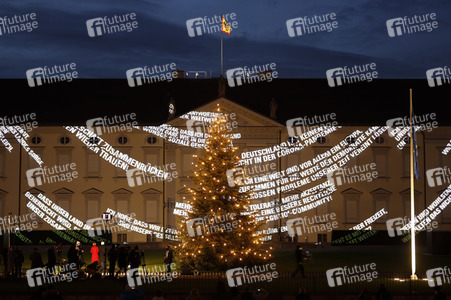 Lichtinstallation 'Lichtblicke' am Schloss Bellevue in Berlin