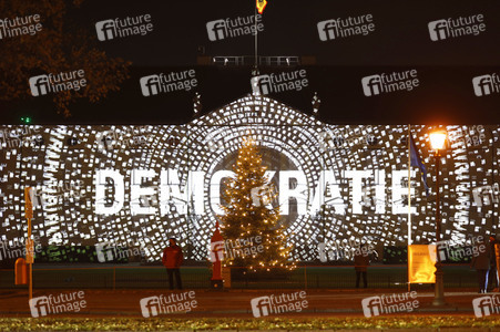 Lichtinstallation 'Lichtblicke' am Schloss Bellevue in Berlin