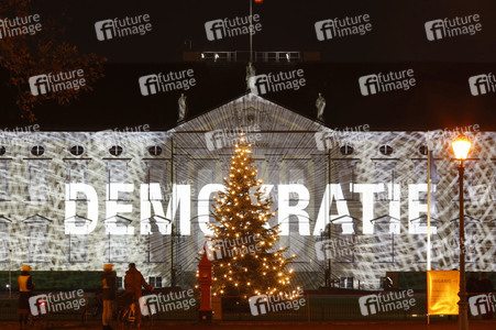 Lichtinstallation 'Lichtblicke' am Schloss Bellevue in Berlin