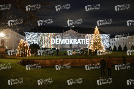 Lichtinstallation 'Lichtblicke' am Schloss Bellevue in Berlin