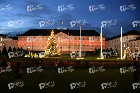 Lichtinstallation 'Lichtblicke' am Schloss Bellevue in Berlin